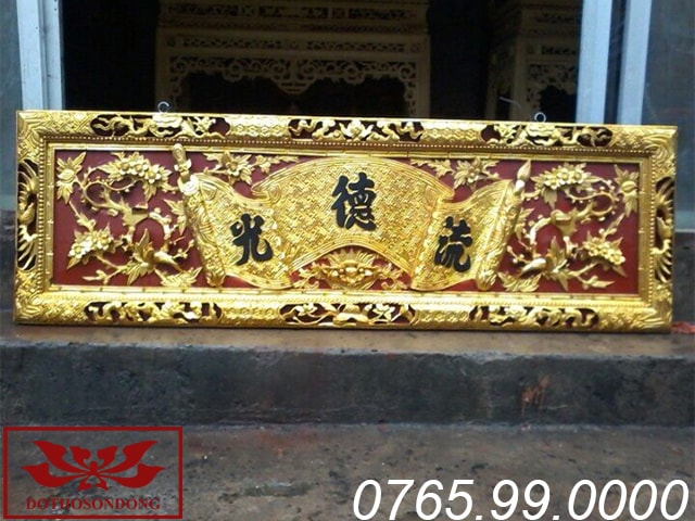 hoành phi đục lồng cuốn thư nền gấm