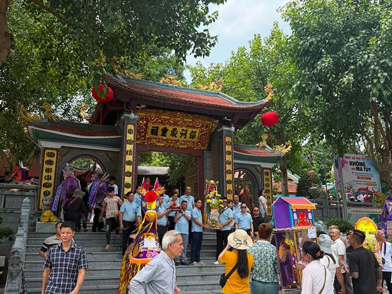 di le den ong hoang bay 1