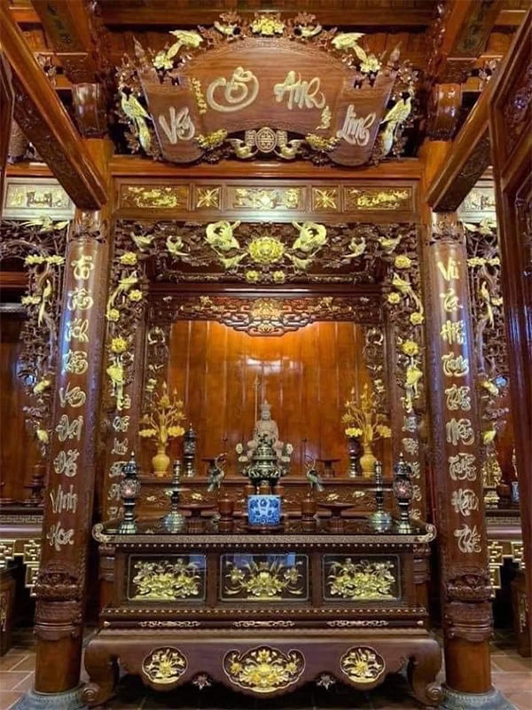 hoanh phi cau doi chu quoc ngu o dinh chua