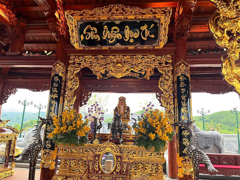 hoanh phi cau doi den ong hoang bay